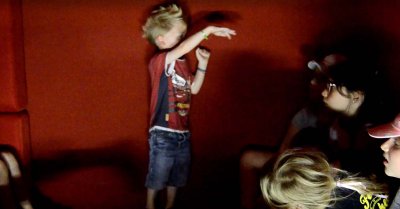 enfant-salle-lars
